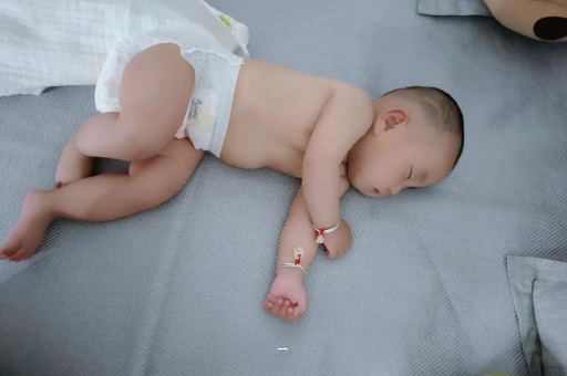 巴音郭楞怀孕肚子撑的难受